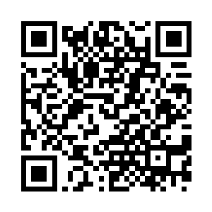 一根独眼巨人的臂骨插在了祭坛的周边二维码生成