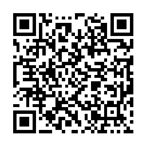 一滴滴如有灵性的血液从斧与手掌接触的地方滑落二维码生成