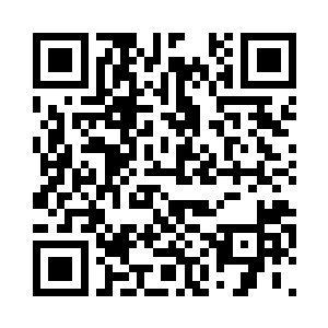 一点一点的靠近重葵放在被单上的手二维码生成