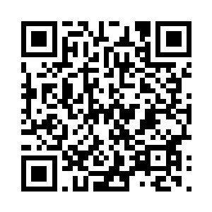 一班的余佳俊和白财政二人拖着椅子坐在门口二维码生成