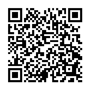 一直在天上盘旋的眼镜蛇武装直升机发现了这边的战斗二维码生成