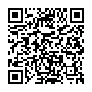 一瞬间的魅力吸引了餐厅里大片男人火热的目光二维码生成