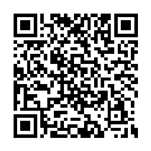 一群人一时间反倒是不知道进去好还是不进去好二维码生成