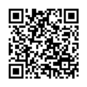 一群人对头上发生的炮击丝毫不以为意二维码生成