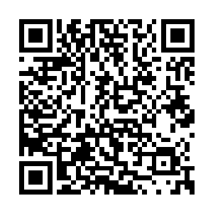 一群身穿天下第一山庄特有制服的人就迎了上来二维码生成