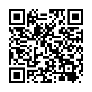 一群长着羽翼的天使在空中飞舞着二维码生成