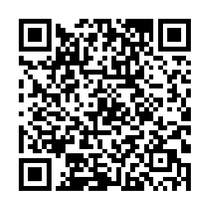 一脸怒火轮着铁锨一瘸一瘸的就向着黄攒点冲了过来二维码生成