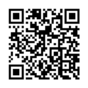 一脸笑意的对这一桌上的一个年轻人笑道二维码生成