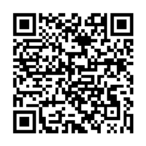 一艘巨大的浮空飞舟从张铁身旁千米之外的高空飞过二维码生成