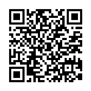 一袭长裙的女孩有着羊脂玉一样的肌肤二维码生成