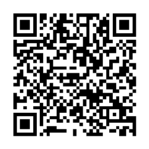 一辆丰田商务嘎吱一声停在离赵长枪一米多远的正前方二维码生成