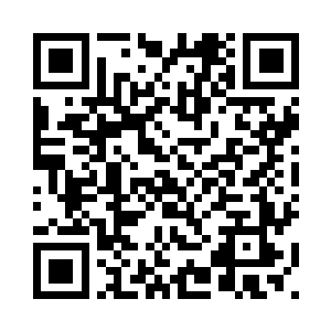 一辆白色皮卡车停在弗洛伊德身后二维码生成