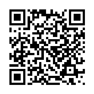 一辆福特野马另一辆是GMC皮卡二维码生成