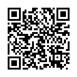 一辆豪华的马车在宽阔的官道上急速的奔驰着二维码生成