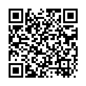 一边吃着一边手拉着手回到了宾馆二维码生成