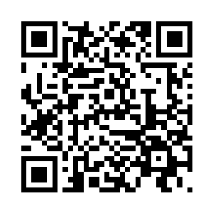 一边小心不被脚下崎岖的路面给绊倒二维码生成