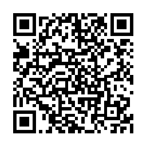 一边小心地在没有惊动皇甫昕的情况下站起身来二维码生成