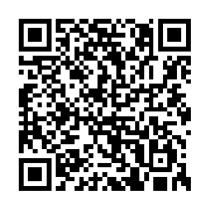 一边小心的避过屋子里乱七八糟的杂物一边迎战二维码生成