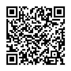 一边挺着大肚子安慰坐在椅子上愁眉不展的陈氏二维码生成