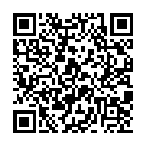 一边用两只手在李若萍的敏感部位不断的揉搓着二维码生成