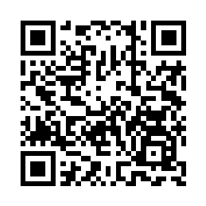 一边的布兰登拿着把古埃及式样的长剑二维码生成