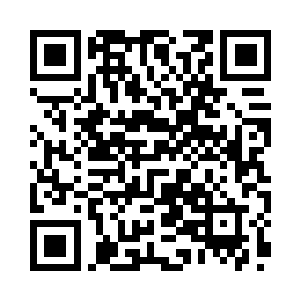 一边还表情夸张地拍打着自己丰满的胸脯二维码生成