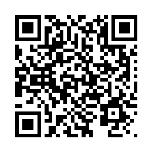 一进去就看见大厅地上趴着许多家眷二维码生成