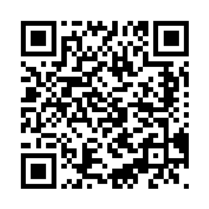 一道不太正常的火光忽然从山洞里飞出二维码生成
