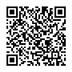 一道普通人根本看不见的光芒就打在了元保国的身上二维码生成