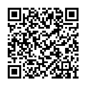 一道白色刀光从那青铜色唐刀的刀锋上激射而出二维码生成