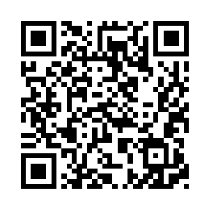 一道看不清模样的人影出现在房间的门口处二维码生成