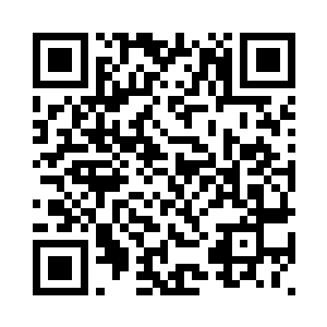 一道红色的光芒从小元的身上出现二维码生成