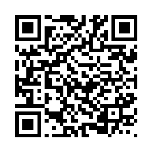 一道血色蛛丝缠绕在巨型蠕虫身上二维码生成