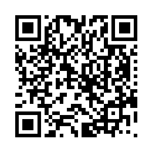 一道道赤练般的闪电从水柱中轰击下来二维码生成