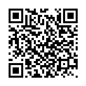 一道高大的身影凭空出现在经济舱中二维码生成