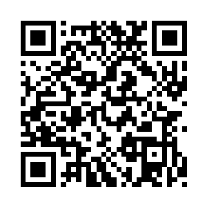 一队队战士在战车和加挂了钢板的卡车掩护下二维码生成