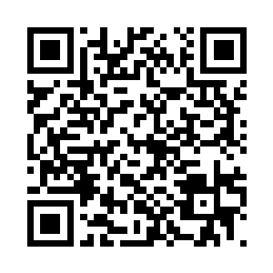 一队队披盔戴甲的精兵在皇宫中巡逻二维码生成