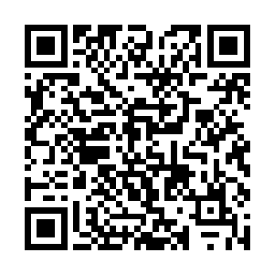 丁二狗将一杯热腾腾的咖啡放在了石爱国的办公桌上二维码生成