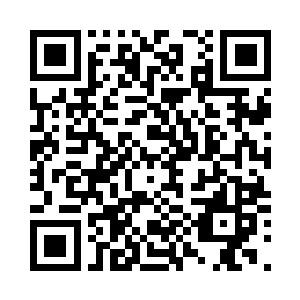 丁羽也是用手指挑了一下自己的眉毛二维码生成