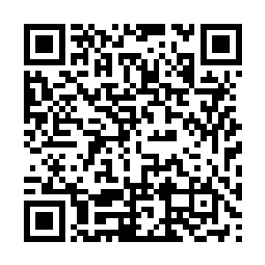 丁长生抡起巴掌在石梅贞的屁股上就是一个大巴掌二维码生成