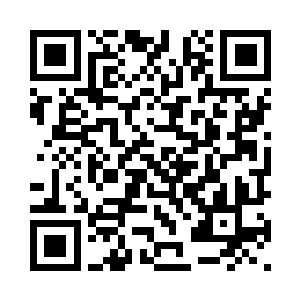 丁长生提着自己的行李站在大门口二维码生成