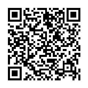 万公公就急匆匆的从侧殿出来走到皇帝身边低语二维码生成