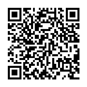 三个人笑嘻嘻的诉说了自从在塞拉利昂分别后彼此的情况二维码生成