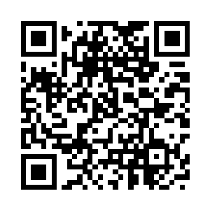 三个男人几乎算是把小可给围住了二维码生成