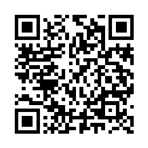 三人中居中站的周阳华已经带头走下台阶来二维码生成