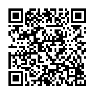 三人从那掉落的碎石下方跑了足足有将近一刻钟二维码生成