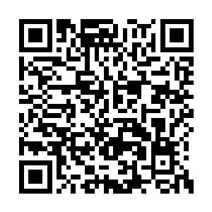 三人贴着地面躲躲藏藏避人耳目飞的时候还没现二维码生成