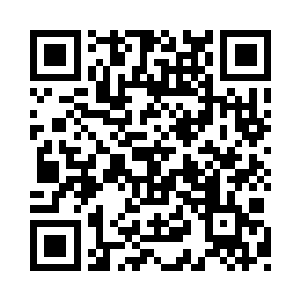 三人费了很大的力气才把他拖回家扔到床上二维码生成
