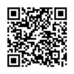 三人身子之上笼罩着白烟所设下的屏障二维码生成