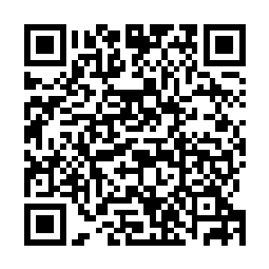 三支箭在他身上贯穿的空洞也以肉眼可见的速度喝到一起二维码生成